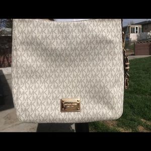 Michael Kors Crossbody Used And dust bag too
